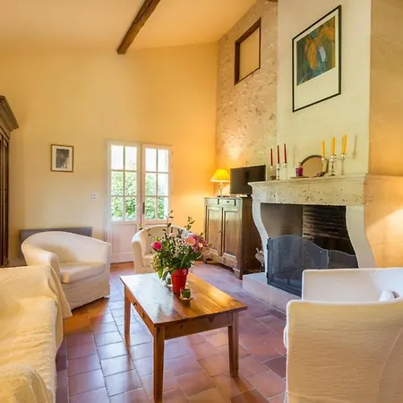 Villa Sleeps 6 Pool Wifi Vélines