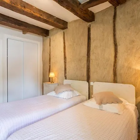 Sleeps 6 Pool Wifi Vélines